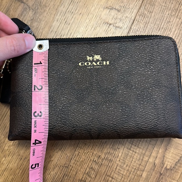 Coach wristlet - Picture 6 of 9